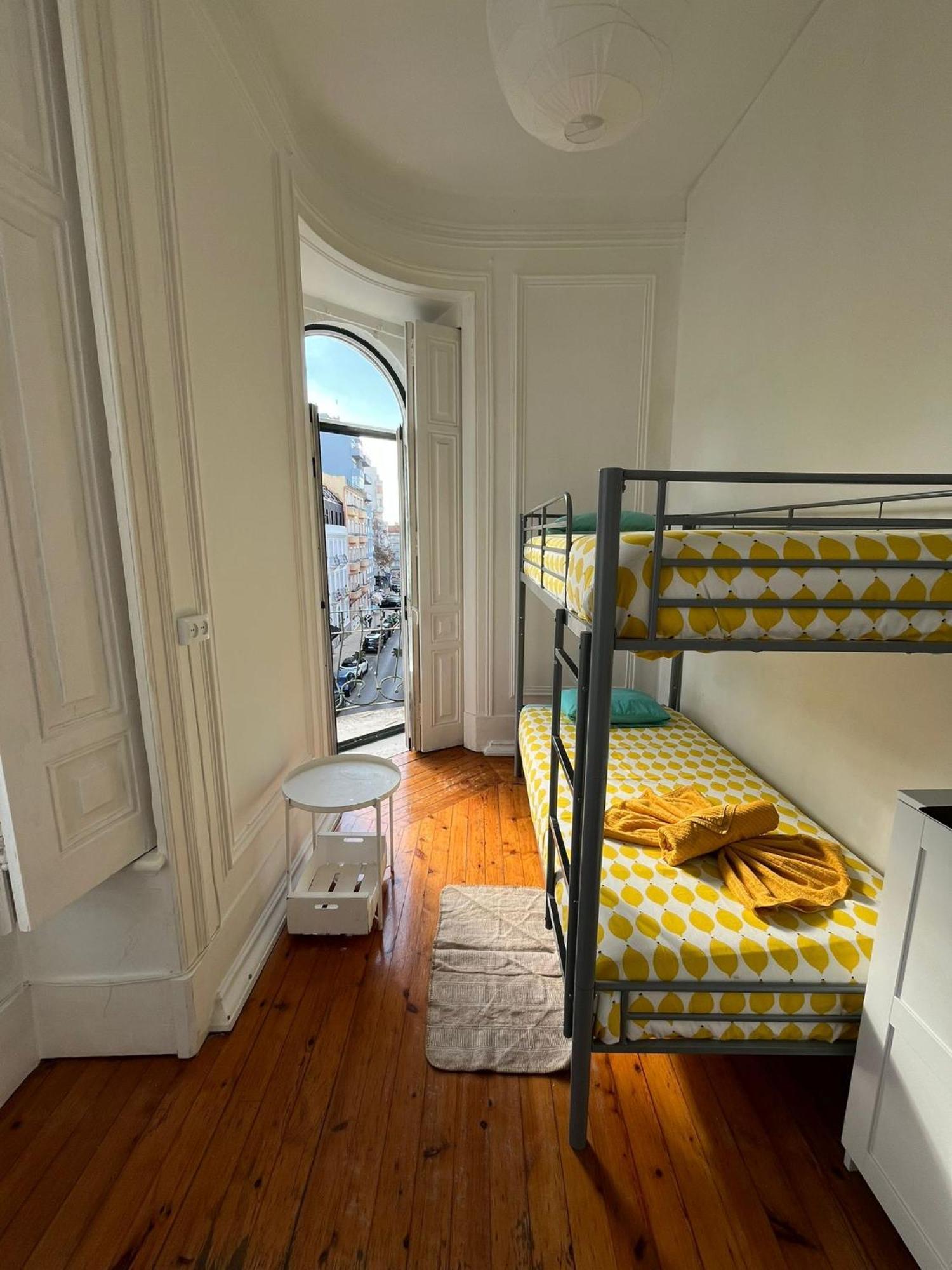 Garden Campo De Ourique Guest House - Hostel Lissabon Exterior foto